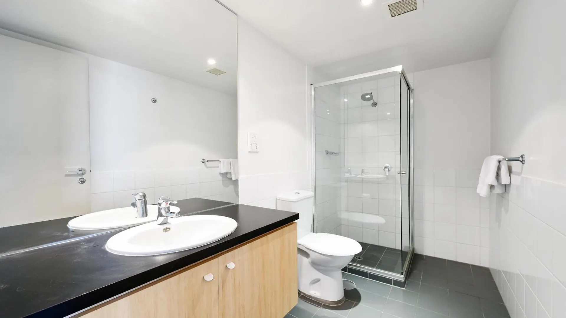 Swainson At Embassy Apartment Adelaide Australia