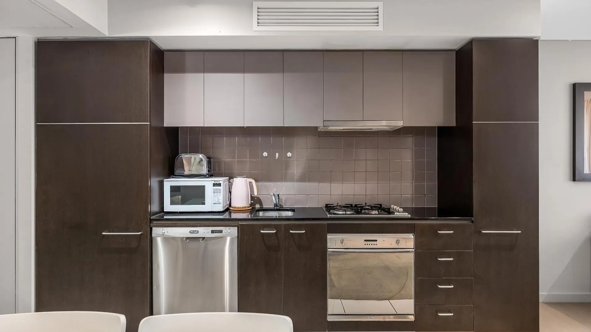 Swainson At Embassy Apartment Adelaide Australia