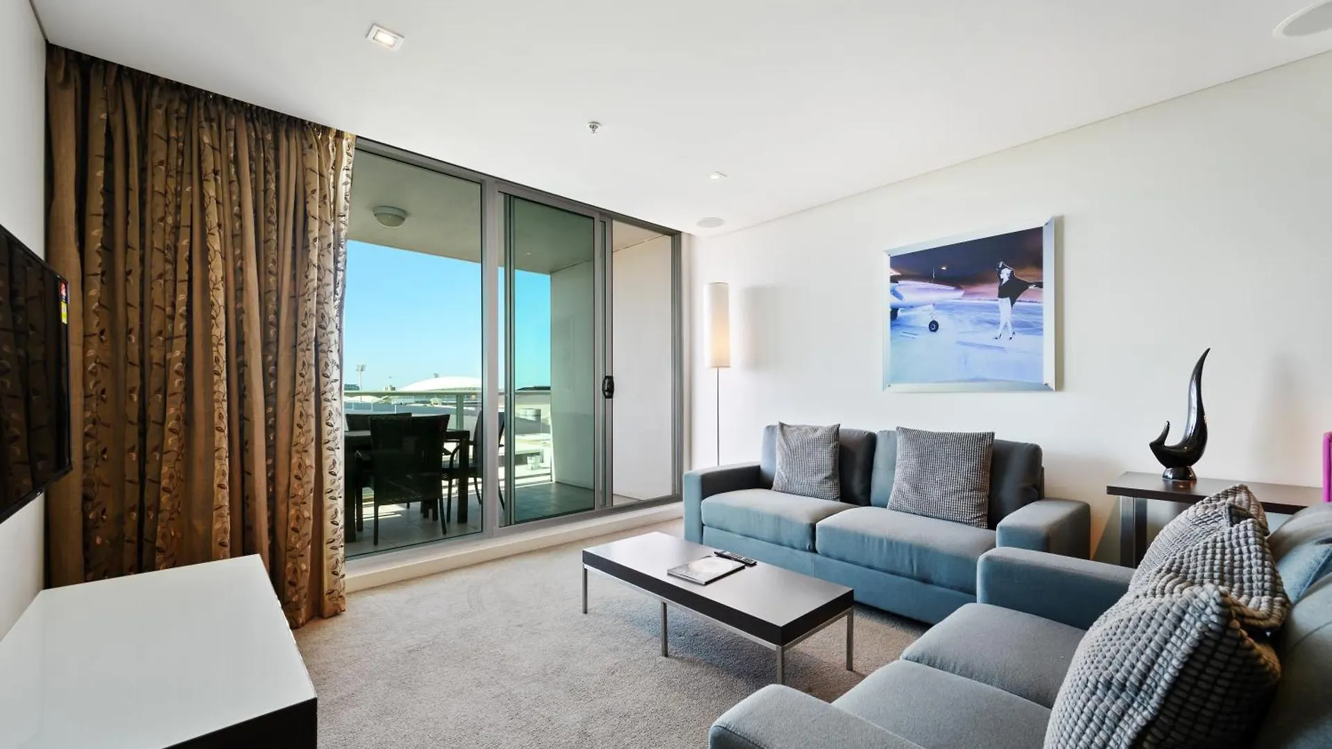 Swainson At Embassy Apartment Adelaide Australia