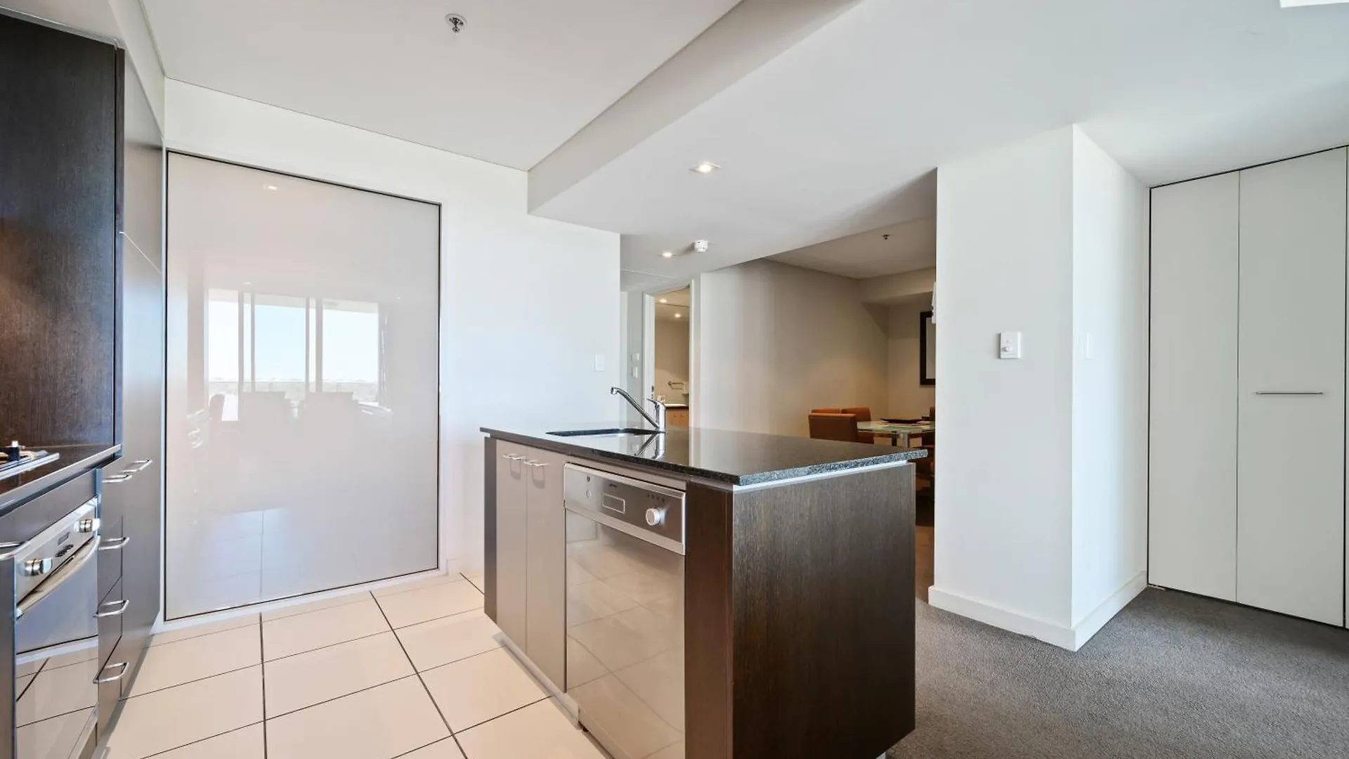 Swainson At Embassy Apartment Adelaide Australia